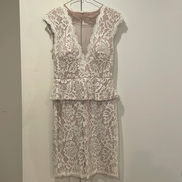 Avery G size 4 midi lace dress - Picture 1 of 6